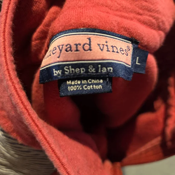 Vineyard Vines Womens Pinkish/Red Pullover By Shep & Ian Size Large 22 PTP - Picture 3 of 4